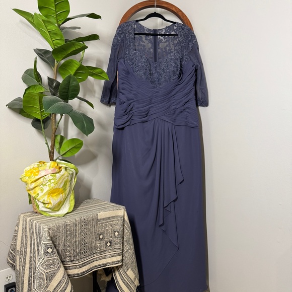 JJ's House 18W Lace Illusion Sleeve Ruched Pleated Maxi Gown in Stormy NEW 91950 - Picture 1 of 10